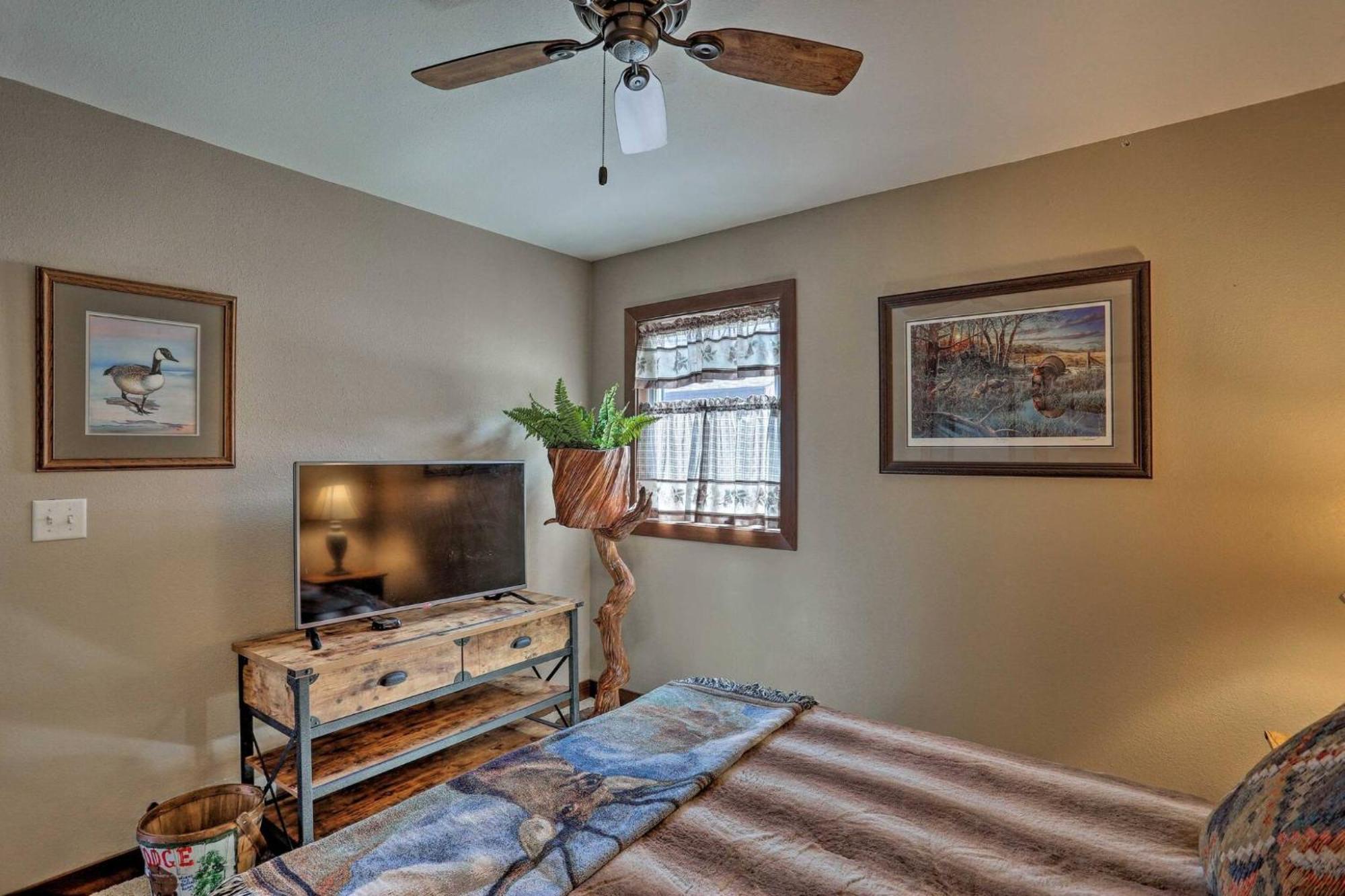 Cozy Custer Cottage W Deck: Walk To Shops Food Exteriér fotografie
