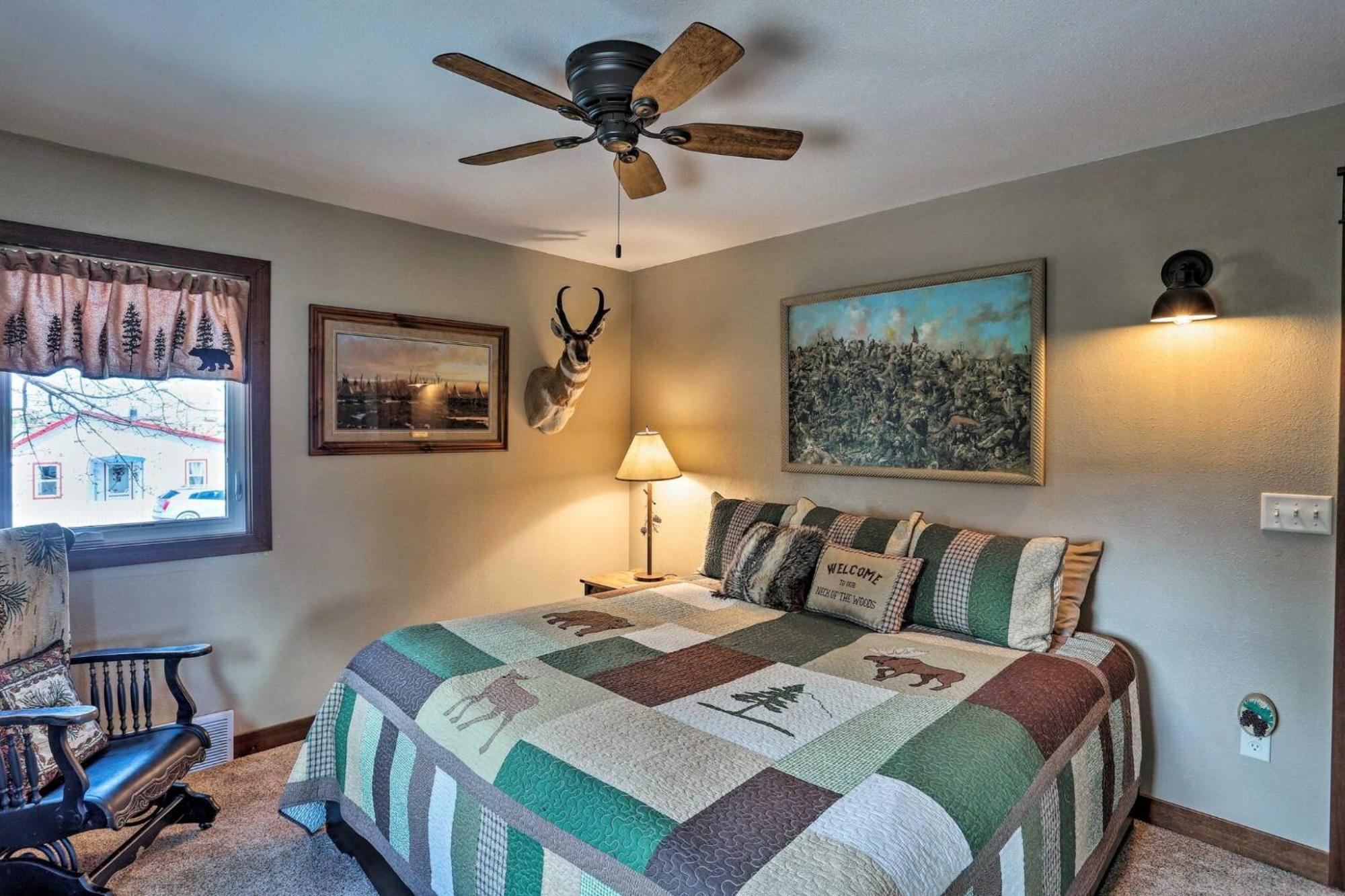 Cozy Custer Cottage W Deck: Walk To Shops Food Exteriér fotografie