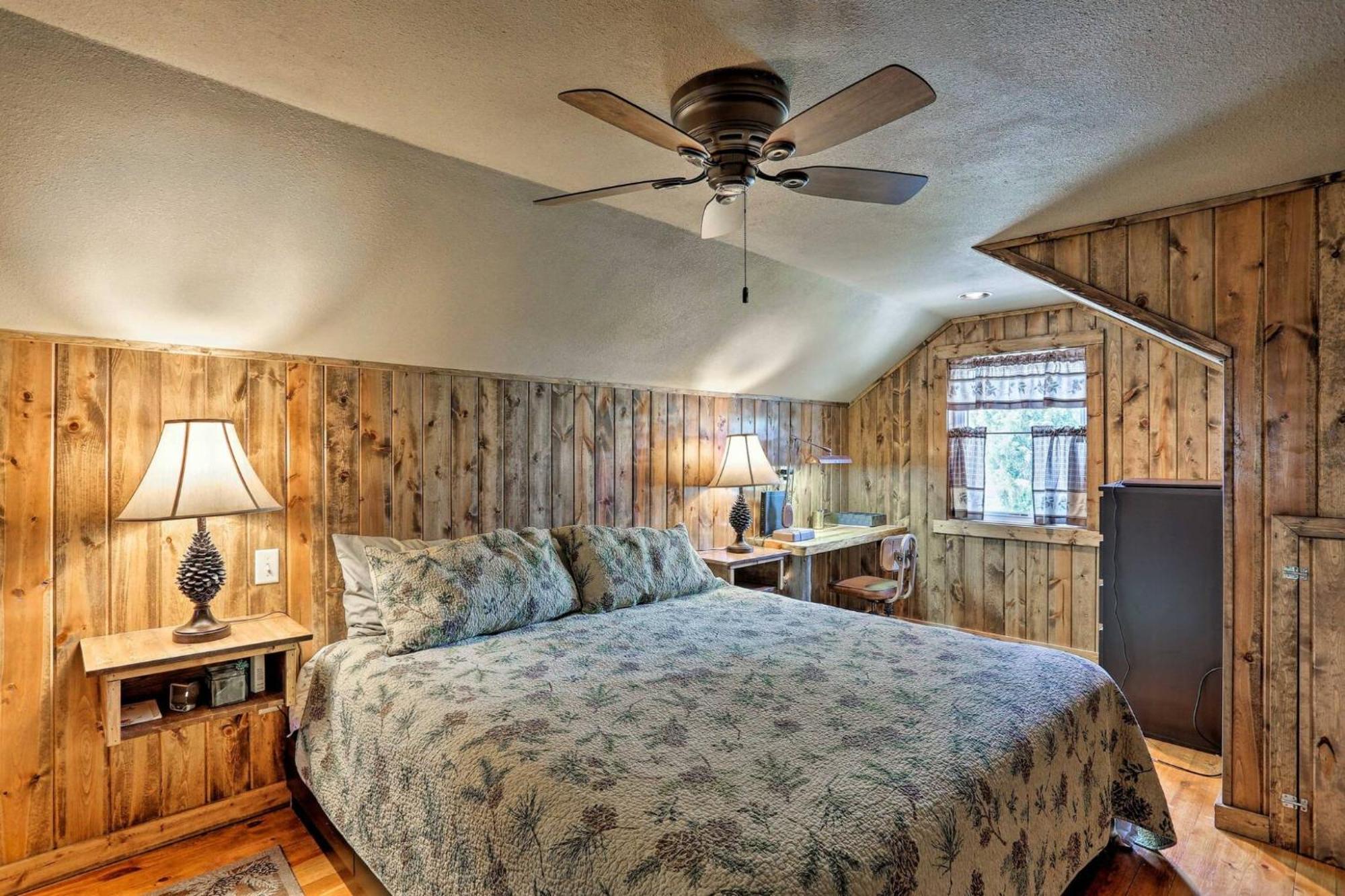 Cozy Custer Cottage W Deck: Walk To Shops Food Exteriér fotografie